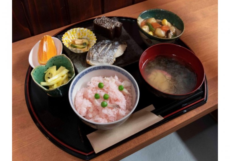 笠島の伝統料理と旬の海藻料理