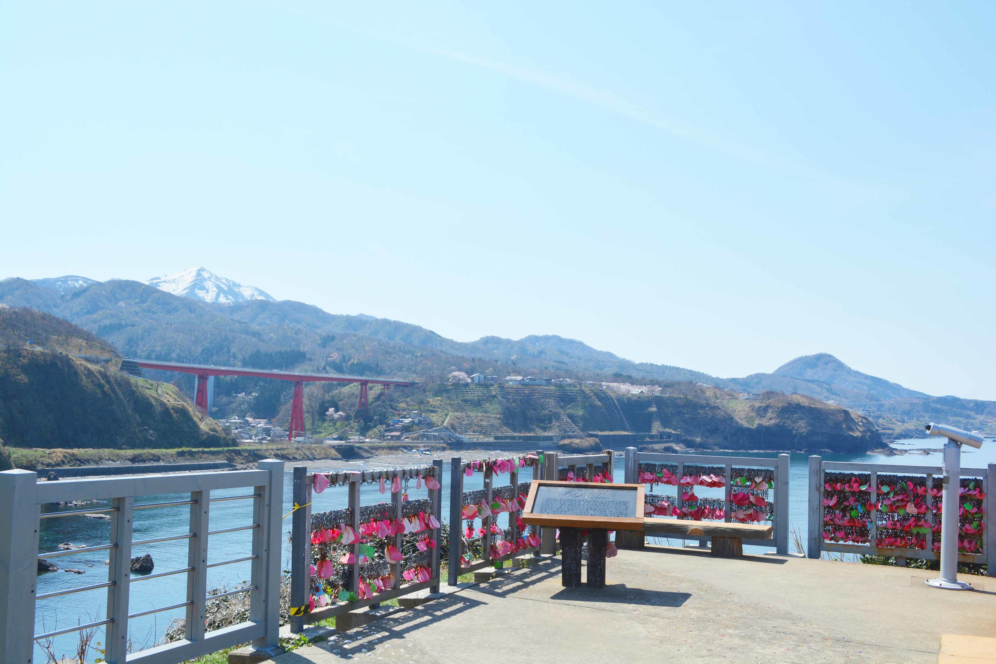 日本海 日本海から昇る朝日をしばらく追いかけていました。良かったショットを